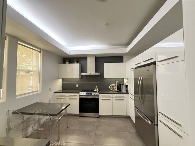 574 E Palm 105, Burbank, CA 91501