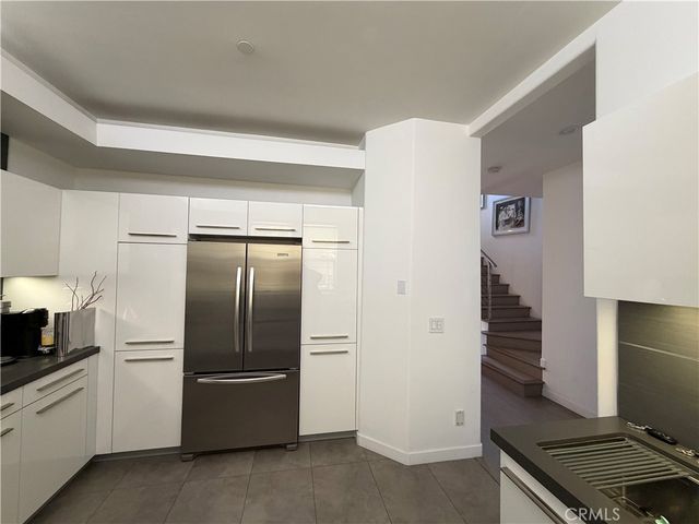 574 E Palm 105, Burbank, CA 91501