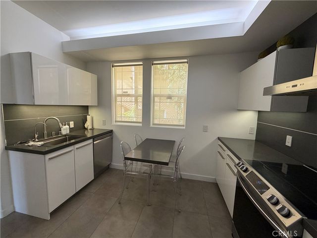 574 E Palm 105, Burbank, CA 91501