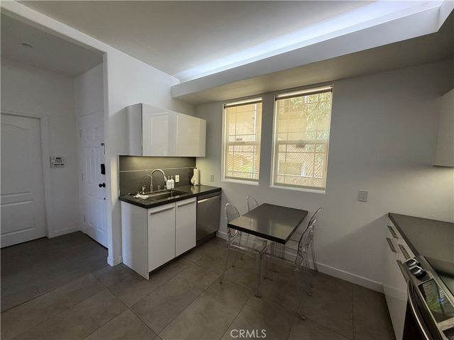 574 E Palm 105, Burbank, CA 91501