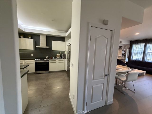 574 E Palm 105, Burbank, CA 91501