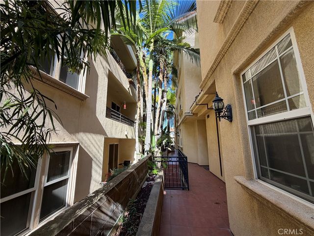 574 E Palm 105, Burbank, CA 91501