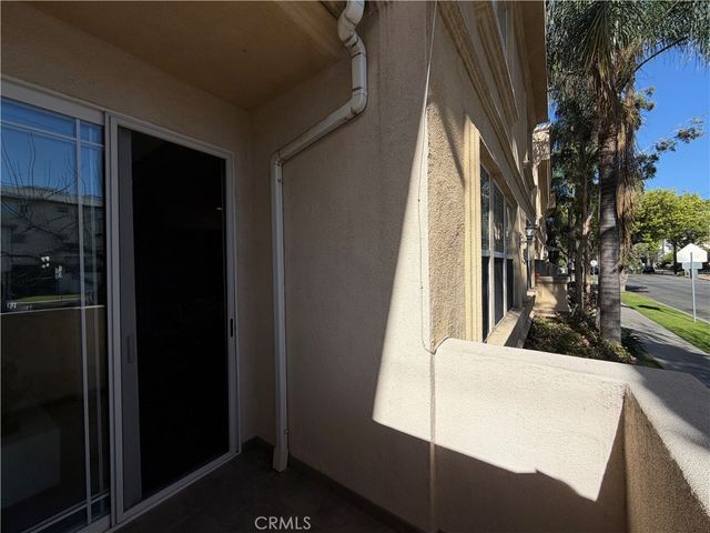 574 E Palm 105, Burbank, CA 91501