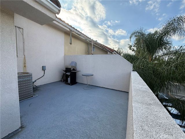 574 E Palm 105, Burbank, CA 91501