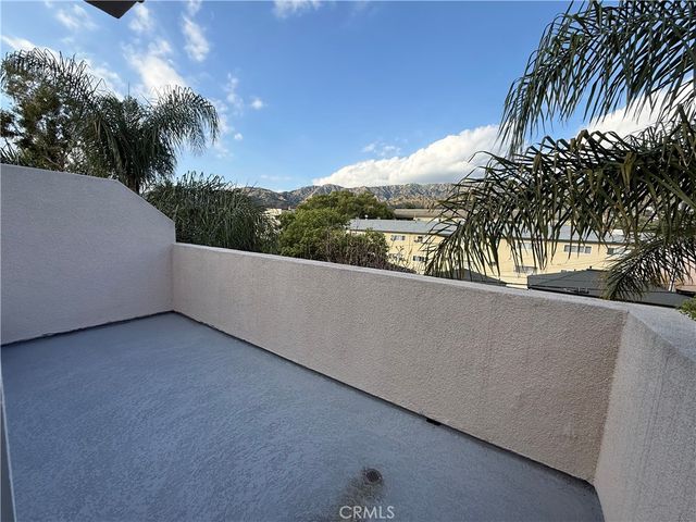 574 E Palm 105, Burbank, CA 91501