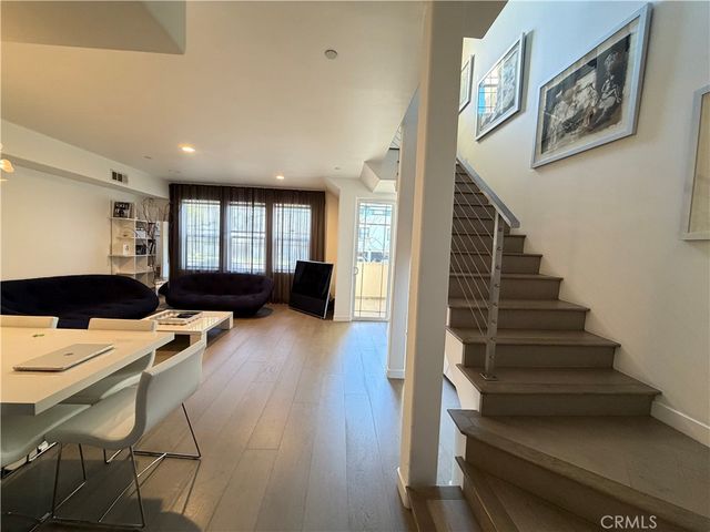 574 E Palm 105, Burbank, CA 91501