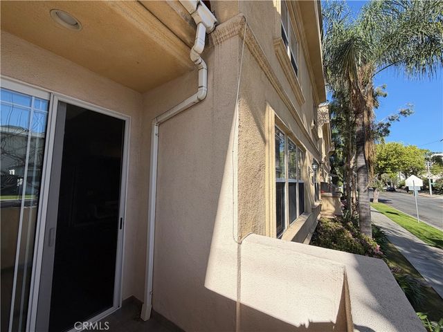 574 E Palm 105, Burbank, CA 91501