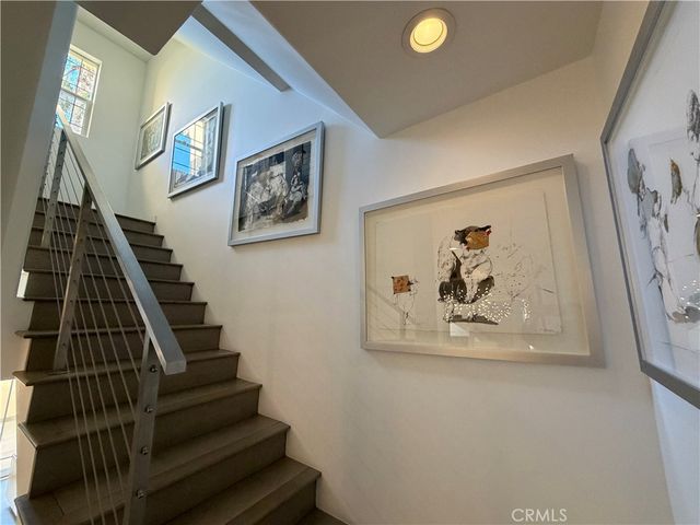 574 E Palm 105, Burbank, CA 91501