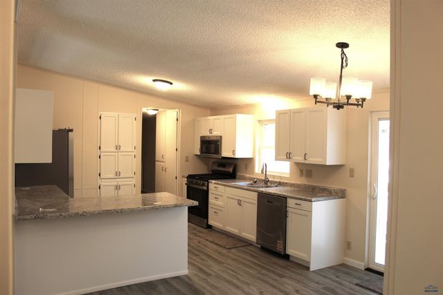 13636 QUARTZ CANYON LN, Rapid City, SD 57702