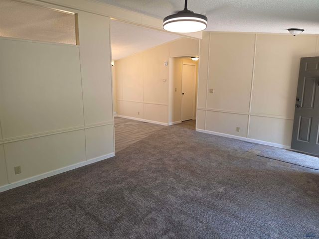 13636 QUARTZ CANYON LN, Rapid City, SD 57702