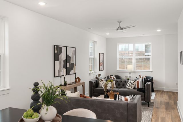 700 N DuPont Ave Unit 107, Madison, TN 37115