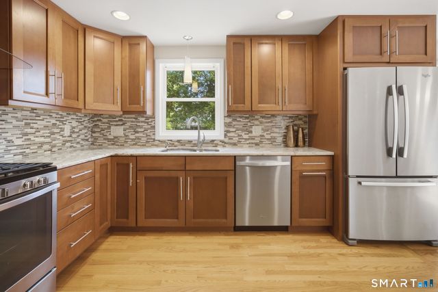 127 Haynes Road, West Hartford, CT 06117