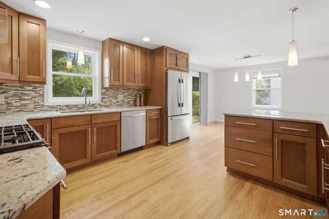 127 Haynes Road, West Hartford, CT 06117