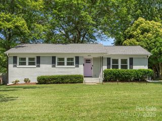 3839 Woodleaf Road, Charlotte, NC 28205