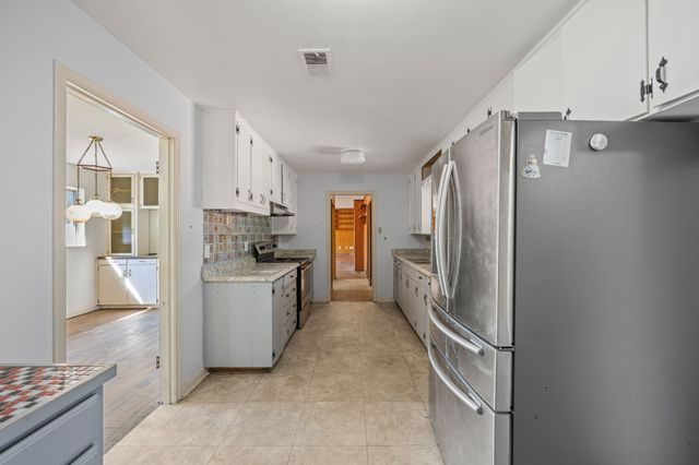 6904 Jewell Avenue, Fort Worth, TX 76112