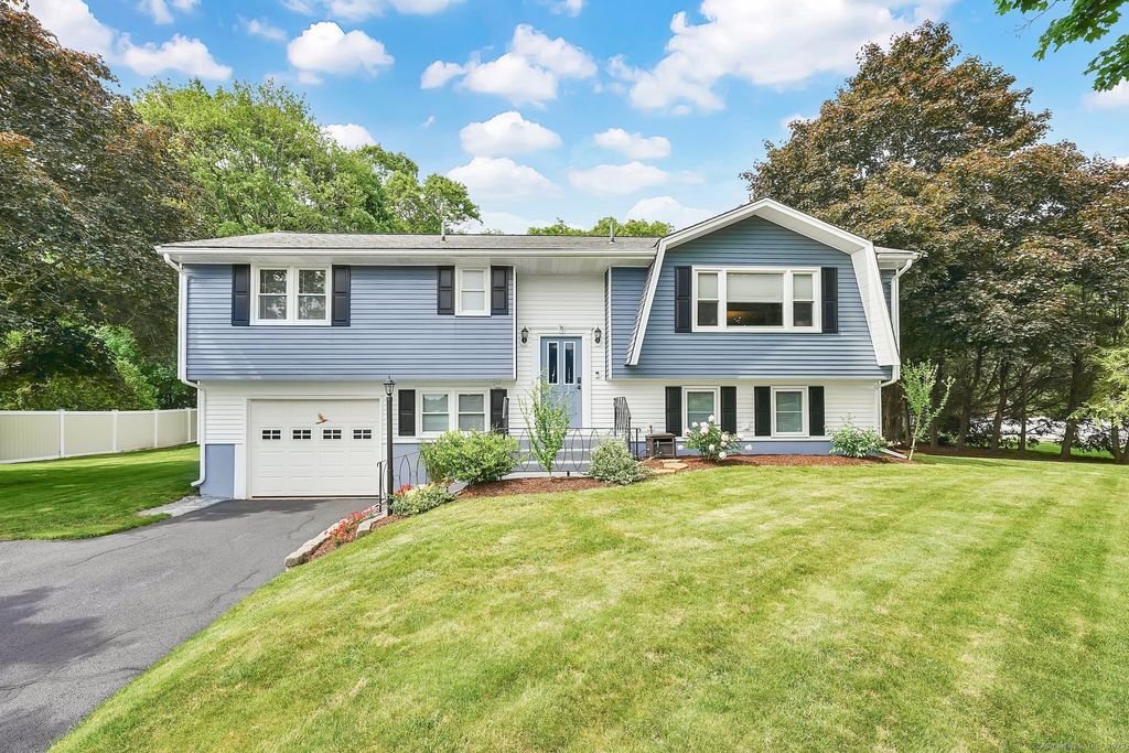 15 South Farms Drive, Manchester, CT 06040