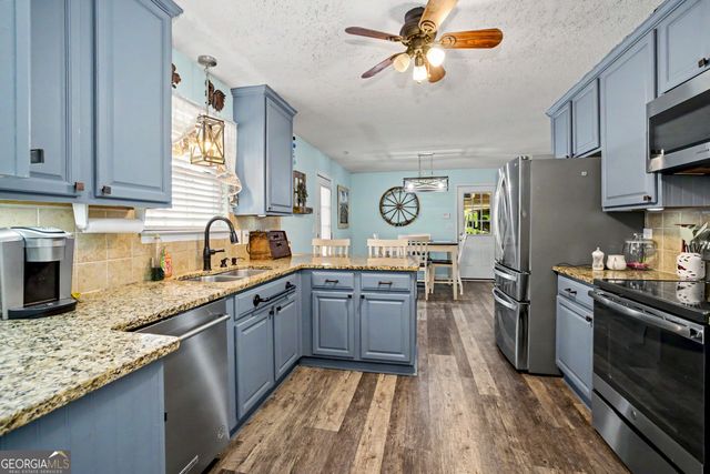 22 Hidden Lakes Court, Newnan, GA 30263