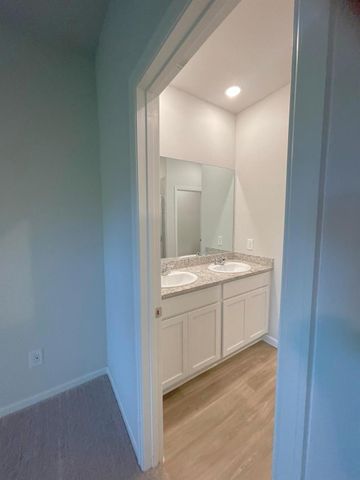 52 Valiant Ridge Trail, Magnolia, TX 77354