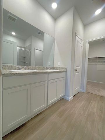 52 Valiant Ridge Trail, Magnolia, TX 77354