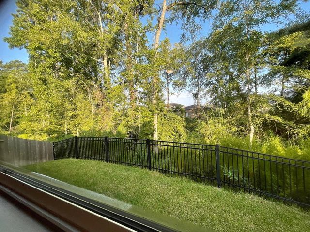 52 Valiant Ridge Trail, Magnolia, TX 77354