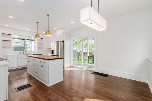 95 E Pacemont Road, Columbus, OH 43202