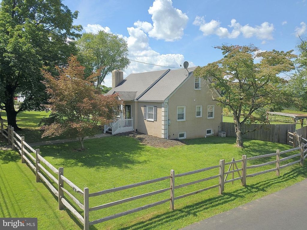 341 E MOUNT KIRK AVE, EAGLEVILLE, PA 19403 — photo 2