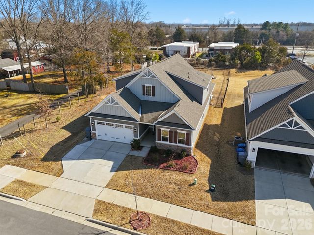 6425 Cumberland Drive, Harrisburg, NC 28075