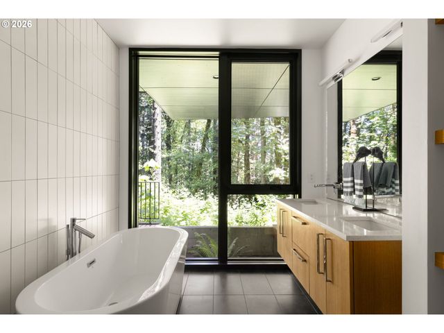 432 Nw ROYAL Blvd, Portland, OR 97210