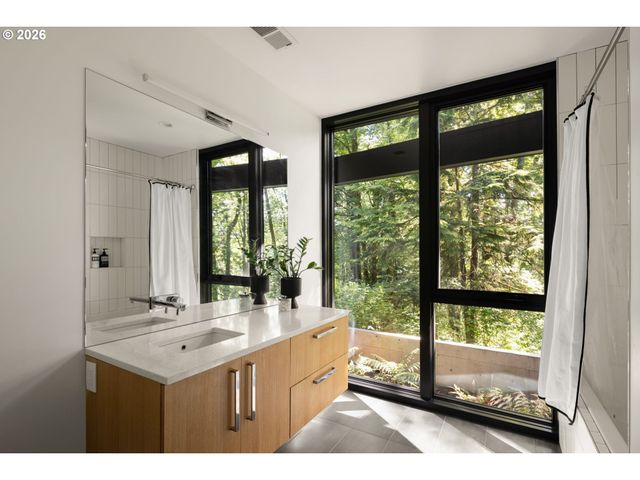 432 Nw ROYAL Blvd, Portland, OR 97210
