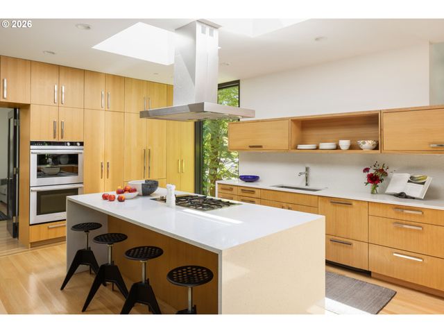 432 Nw ROYAL Blvd, Portland, OR 97210