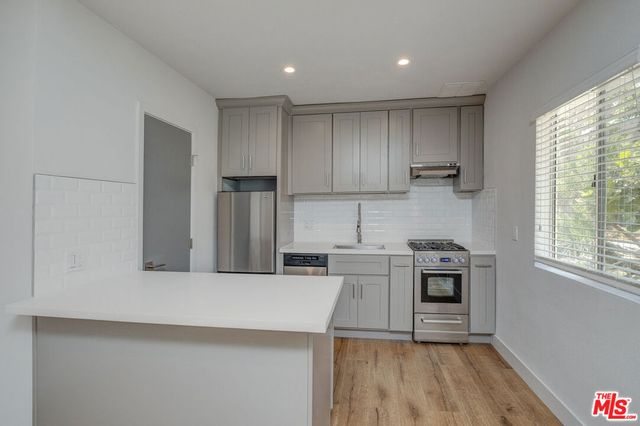 4140 Grand View Boulevard 15, Los Angeles, CA 90066