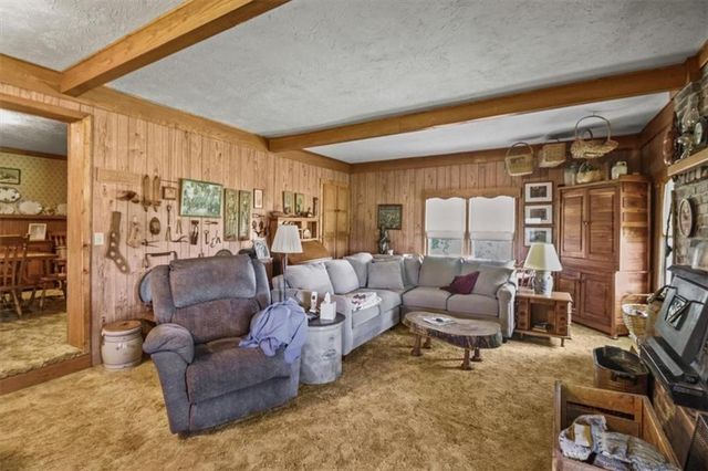 37909 E Hudson Road, Oak Grove, MO 64075