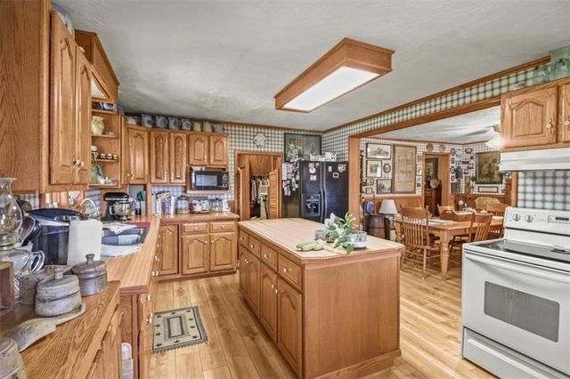 37909 E Hudson Road, Oak Grove, MO 64075