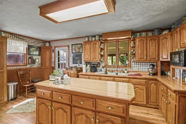 37909 E Hudson Road, Oak Grove, MO 64075