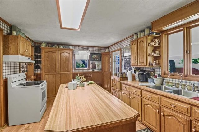 37909 E Hudson Road, Oak Grove, MO 64075