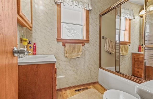 37909 E Hudson Road, Oak Grove, MO 64075