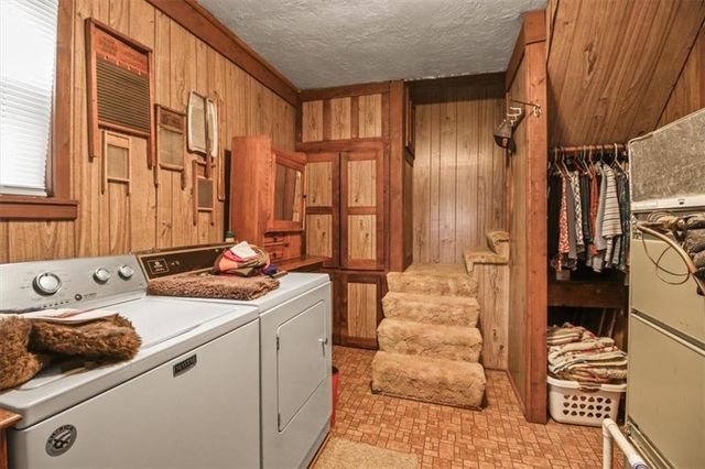 37909 E Hudson Road, Oak Grove, MO 64075