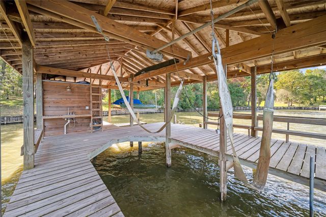 20404 Doral Drive, Huntsville, TX 77320