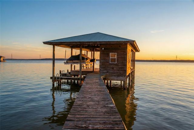 20404 Doral Drive, Huntsville, TX 77320