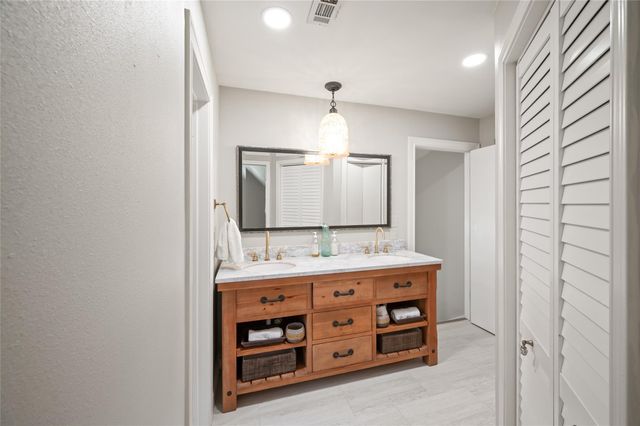 20404 Doral Drive, Huntsville, TX 77320