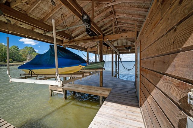 20404 Doral Drive, Huntsville, TX 77320