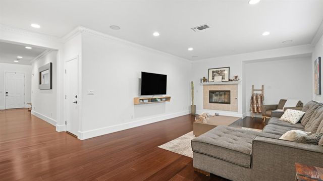 7280 Willow Creek Cir, Vallejo, CA 94591