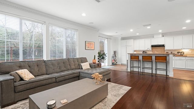 7280 Willow Creek Cir, Vallejo, CA 94591