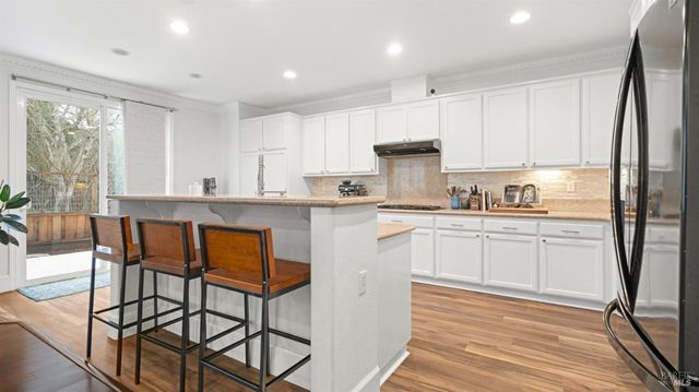 7280 Willow Creek Cir, Vallejo, CA 94591