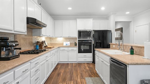 7280 Willow Creek Cir, Vallejo, CA 94591