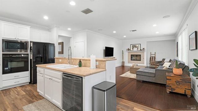 7280 Willow Creek Cir, Vallejo, CA 94591