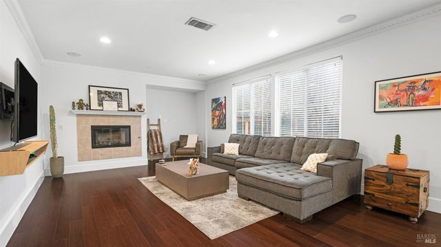 7280 Willow Creek Cir, Vallejo, CA 94591