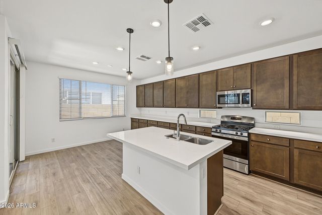 1323 W BLUEJAY Drive, Chandler, AZ 85286