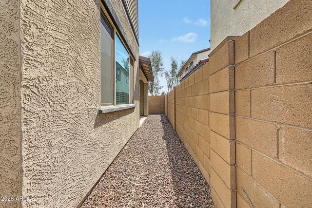 1323 W BLUEJAY Drive, Chandler, AZ 85286