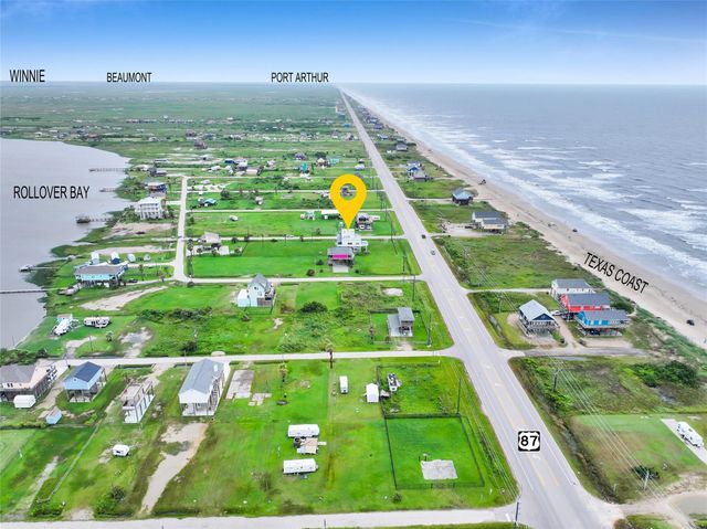 1011 Rollover 2, Gilchrist, TX 77617